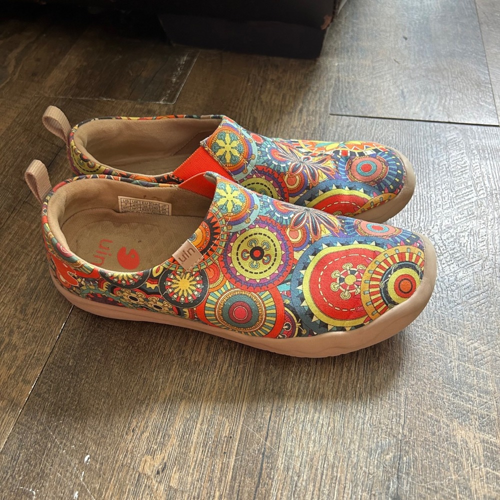 UIN Toledo Womens 7 Multicolor Mandala Art Canvas Slip On Travel Loafers